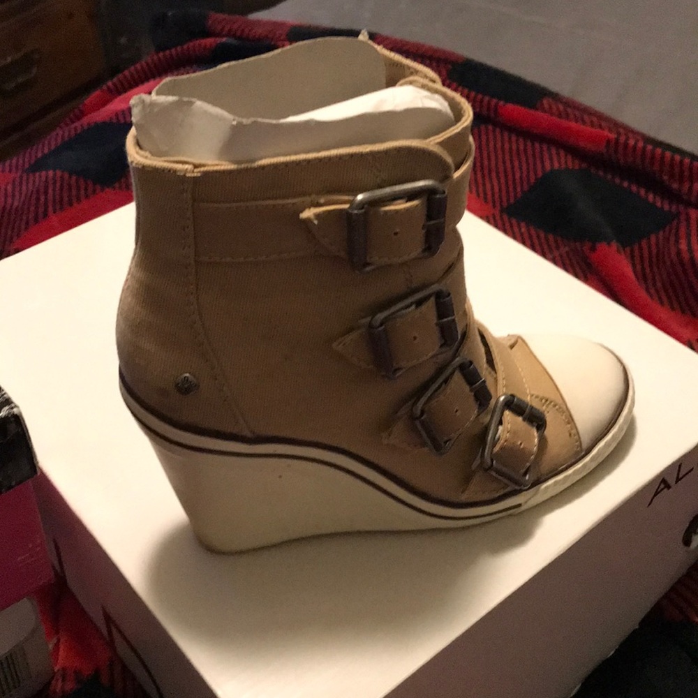 Wedge shoe